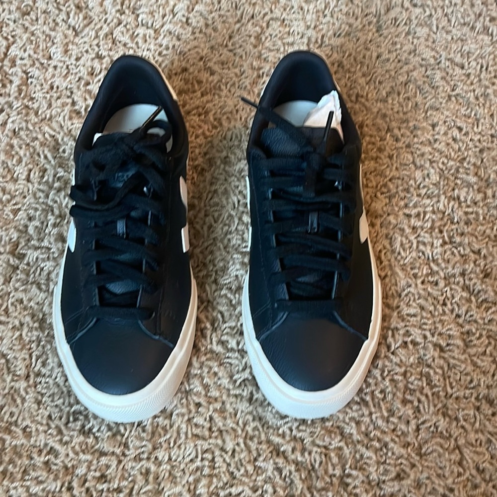 NWT Veja shoes